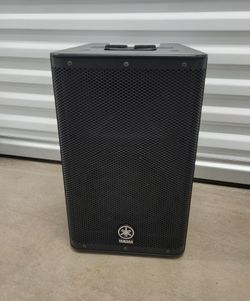 Pair of Yamaha DXR8 Powered Speakers + Padded Covers