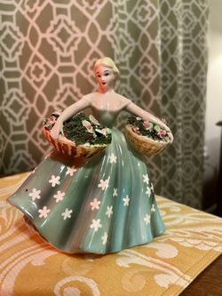 Vintage Lefton Porcelain Figurine 