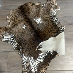 Small Calfhide Animal Rugs Tiger Print Calf Hides Skins Rugs For Daily Use