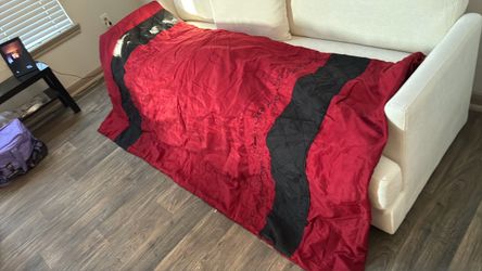4 comforters for sale- 2 red, 1 blue, 1 green