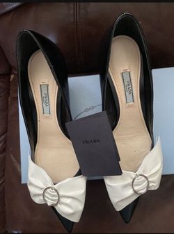 Zapatillas  Prada. En Muy Buen Estado. En Su Caja  Y Sus Bolsas Para Proteger El Zapato. 