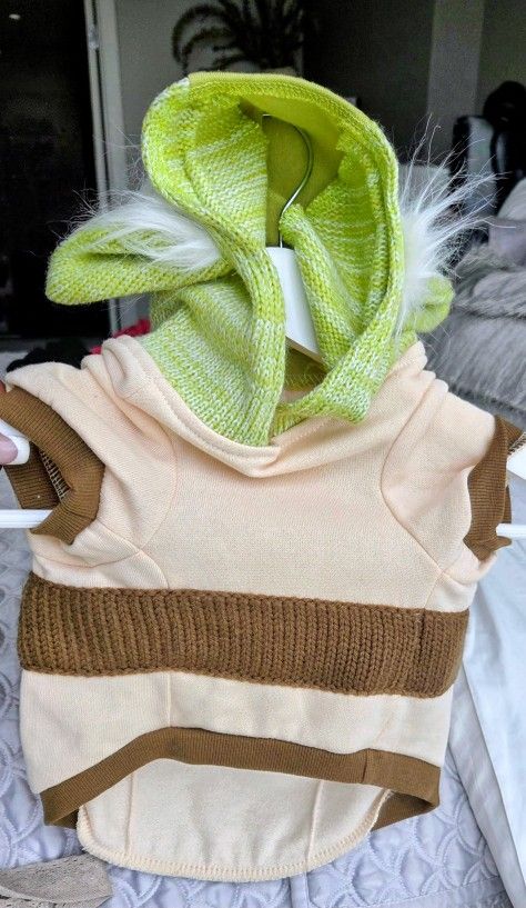 Star Wars Yoda Dog Hoodie β Size Medium (New with Tags)
πΆβ¨