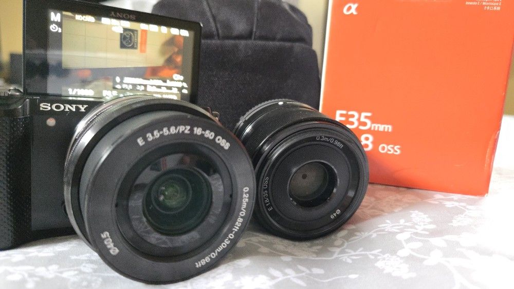 Sony a5000 Mirrorless Camera + Extra 35mm LENS