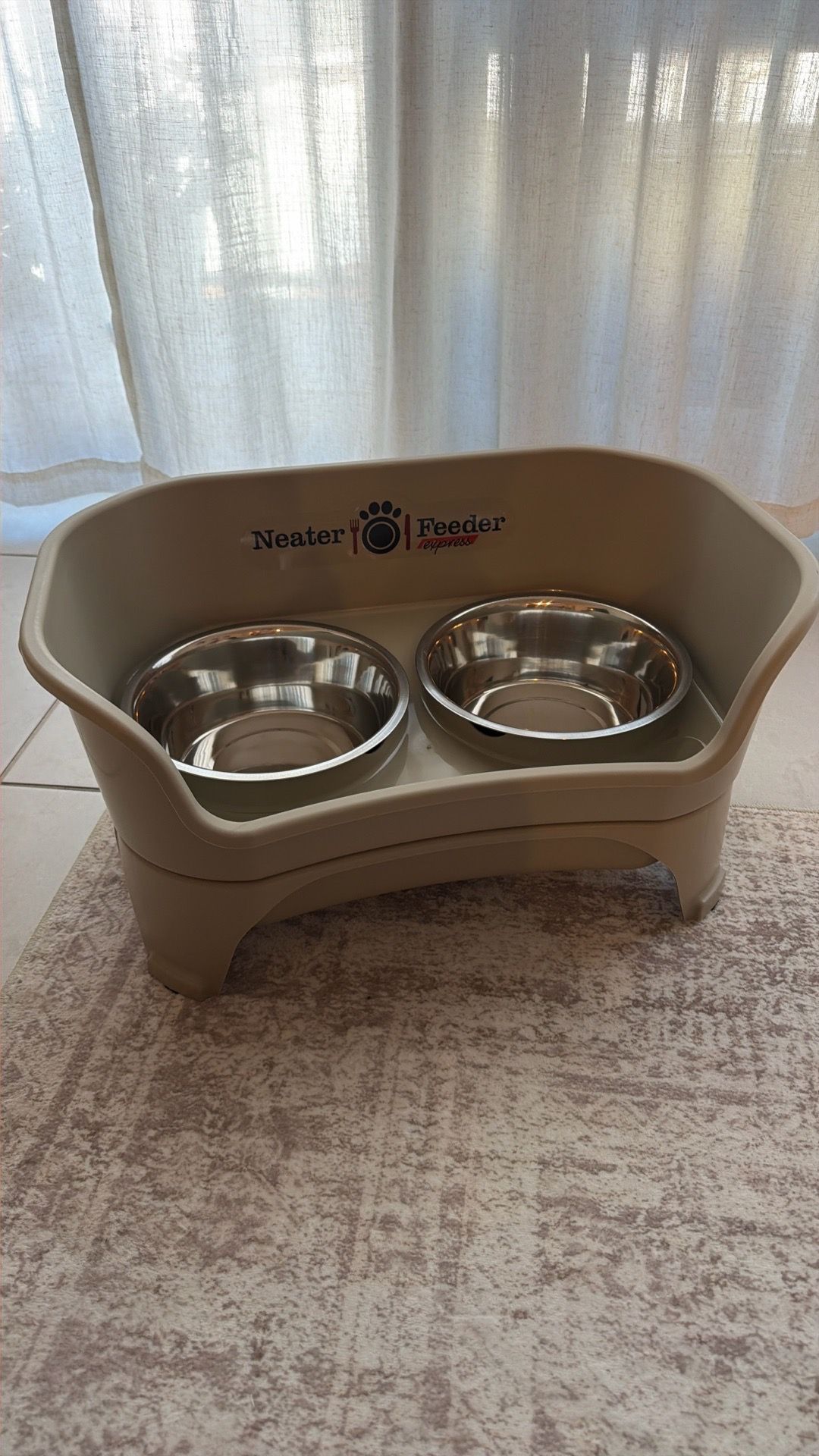 Neater Feeder for Dogs