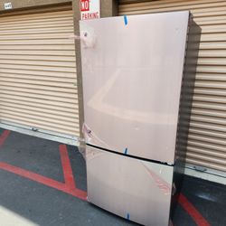 GE Refrigerator Botton Freezer 