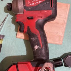 Milwaukee Impact Drill An Charger 