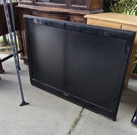 42. PHILIPS T.V