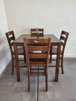 Table 4 Chairs Excellent Condition