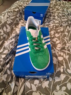 Kids Green Adidas gazelle  size 4 1/2