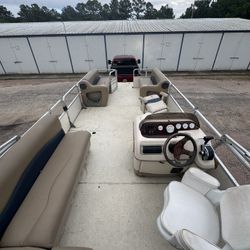 Suntracker Pontoon Boat 