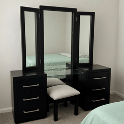 5 Piece King Bedroom Set with LED Lights – Like New, Black - Orland Park, IL