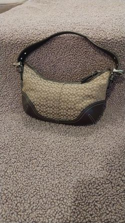 Y2K mini soho signature C Crescent  purse 🤎✨️