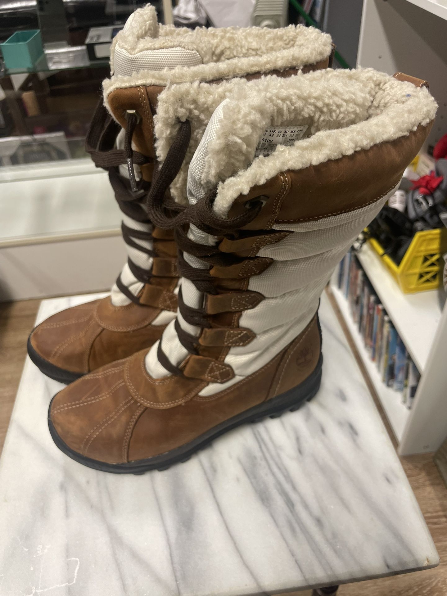 Timberland Woman's Mt. Hayes Tall Waterproof Boots White / Brown Size 6.5