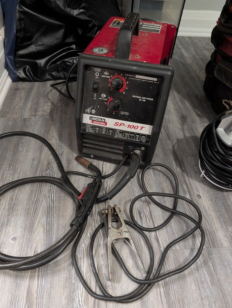 Lincon Electric Welder With 2 Helmets