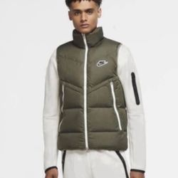 Nike Sportswear Storm-FIT Windrunner Puffer Vest in new condition size Large