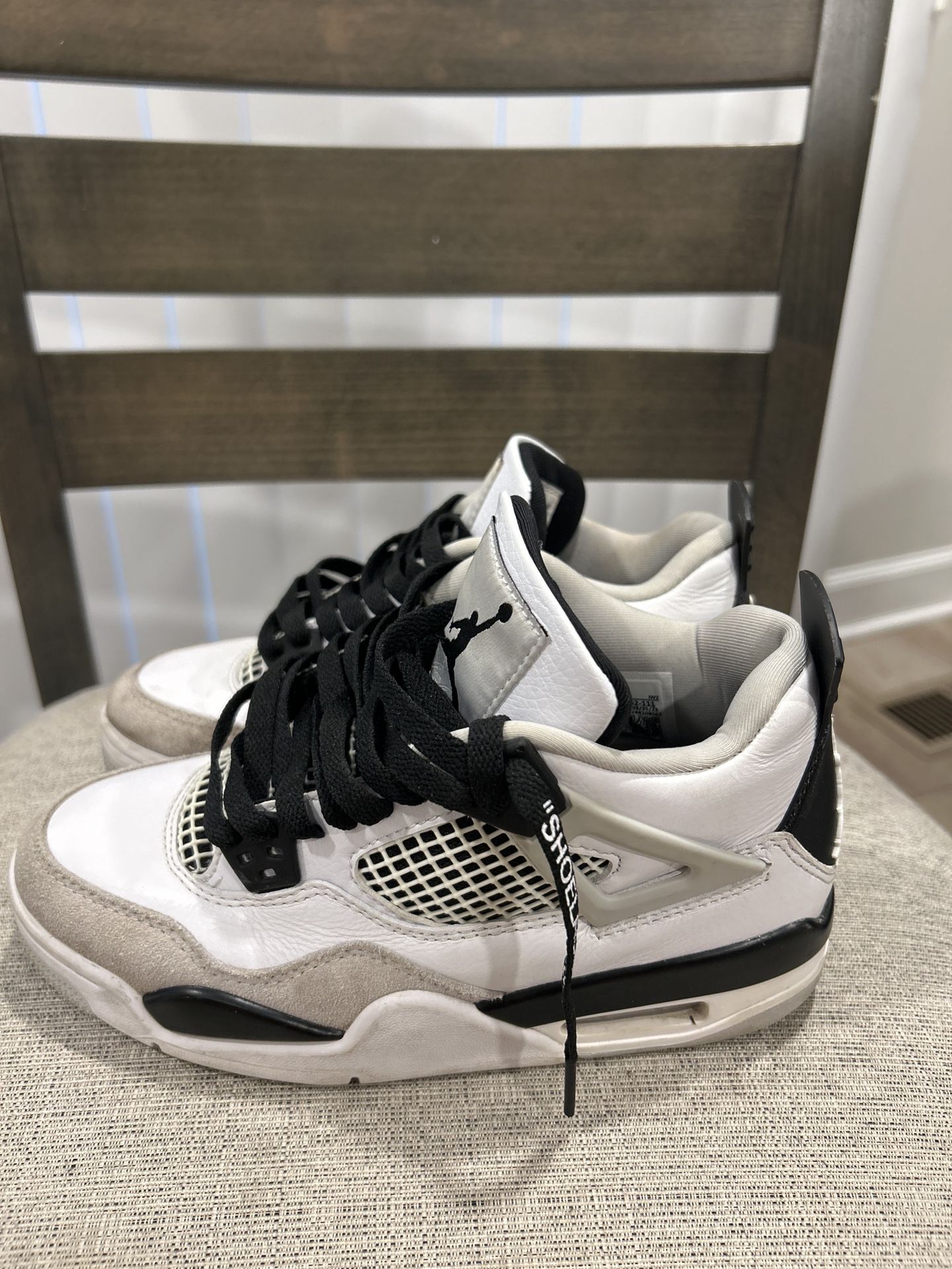 Jordan 4 Retro (Size 4.5Y)