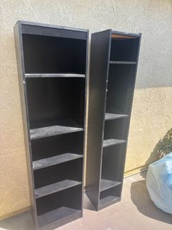 Lot of 2 wood bookshelf
