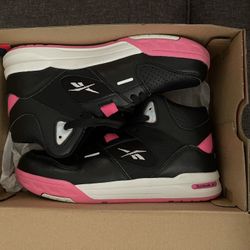 LIKE NEW  WOMEN REEBOK…SIZE 5…$40
