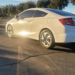 2013 Honda Civil 5 Passenger Transmition Manual 5 Speed, Tags Non Operation, Clean Title, Tinted Windows, Ac Cold OBO.