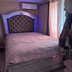 Queen Full Bedroom Set (Ashley Furniture)