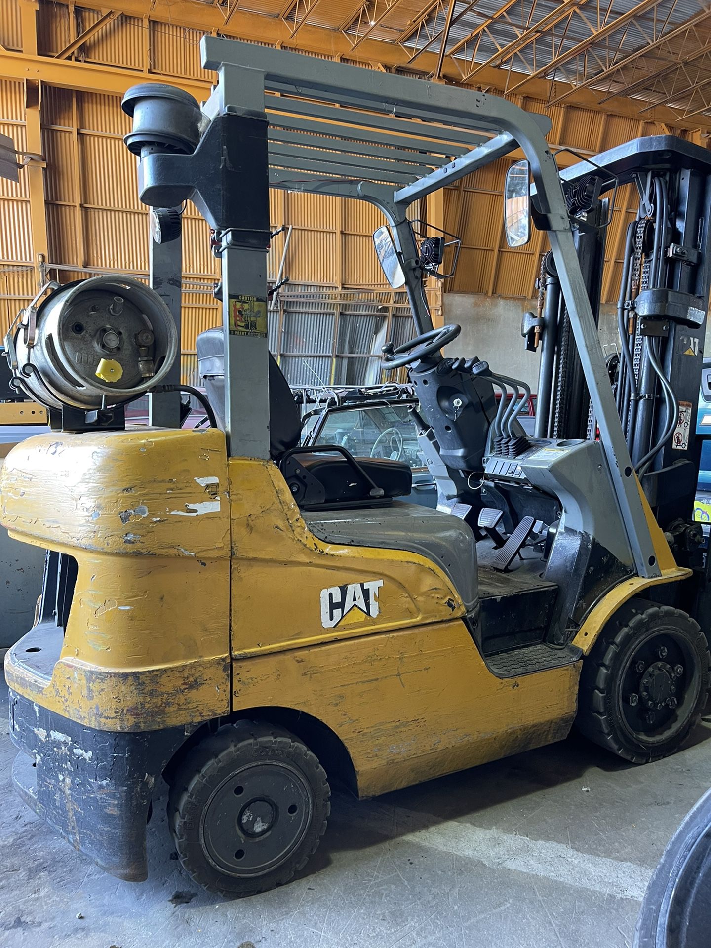 Caterpillar Forklift excellent, with one month warranty