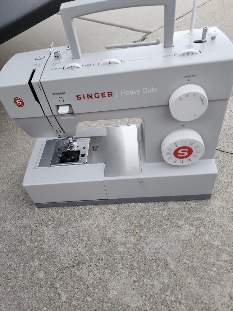 Singer Sewing Machine 4423