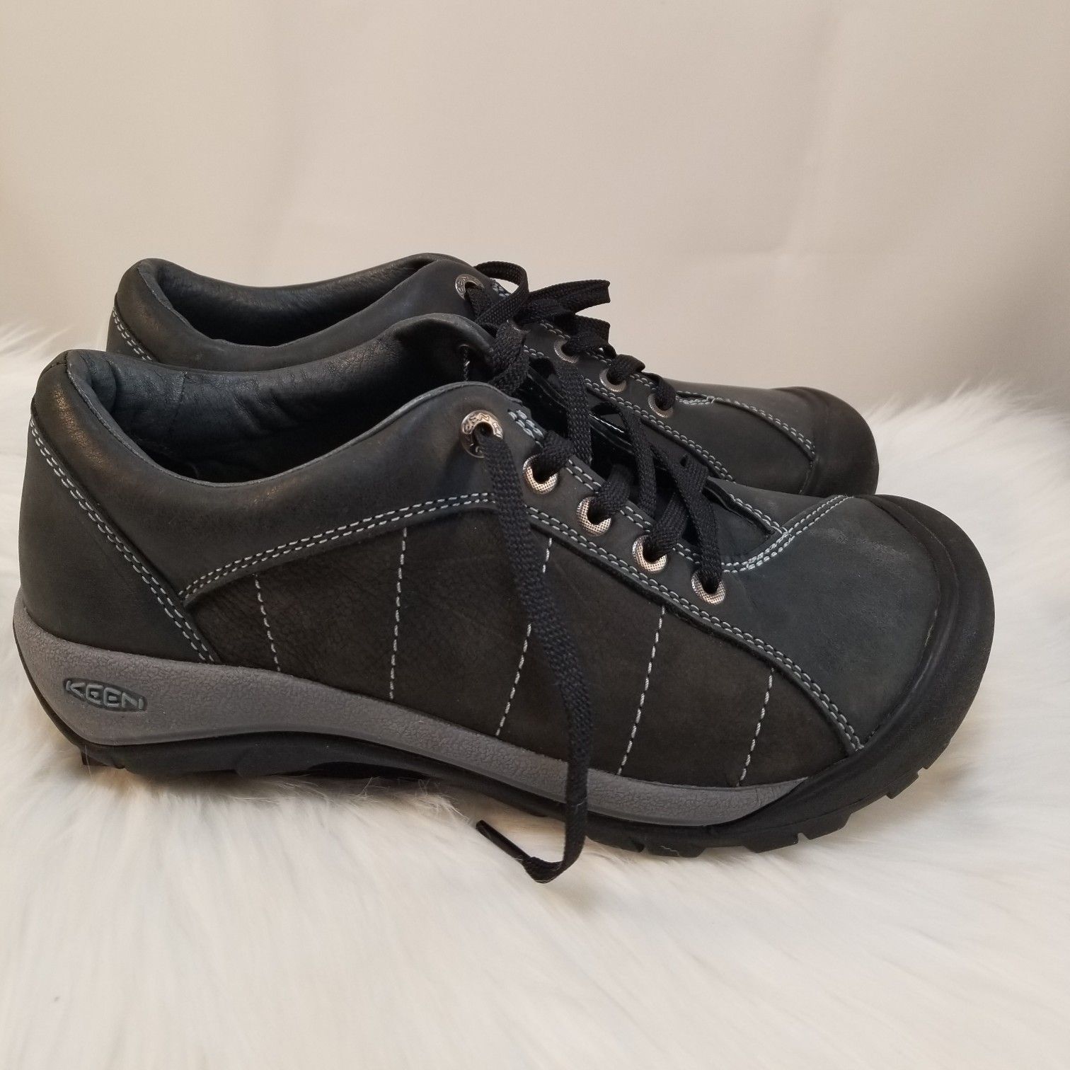 Keen Presidio Hiking Shoes size 8