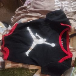 Nike Bundles 0/3 Months 