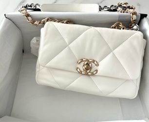 Chanel 19 White 25C ✨ Brand New / Never Carried – Full Set