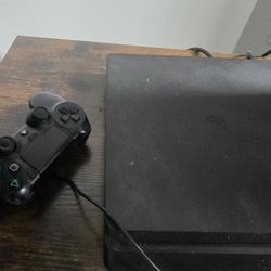 Ps4 And 32 INCH TV Emerson