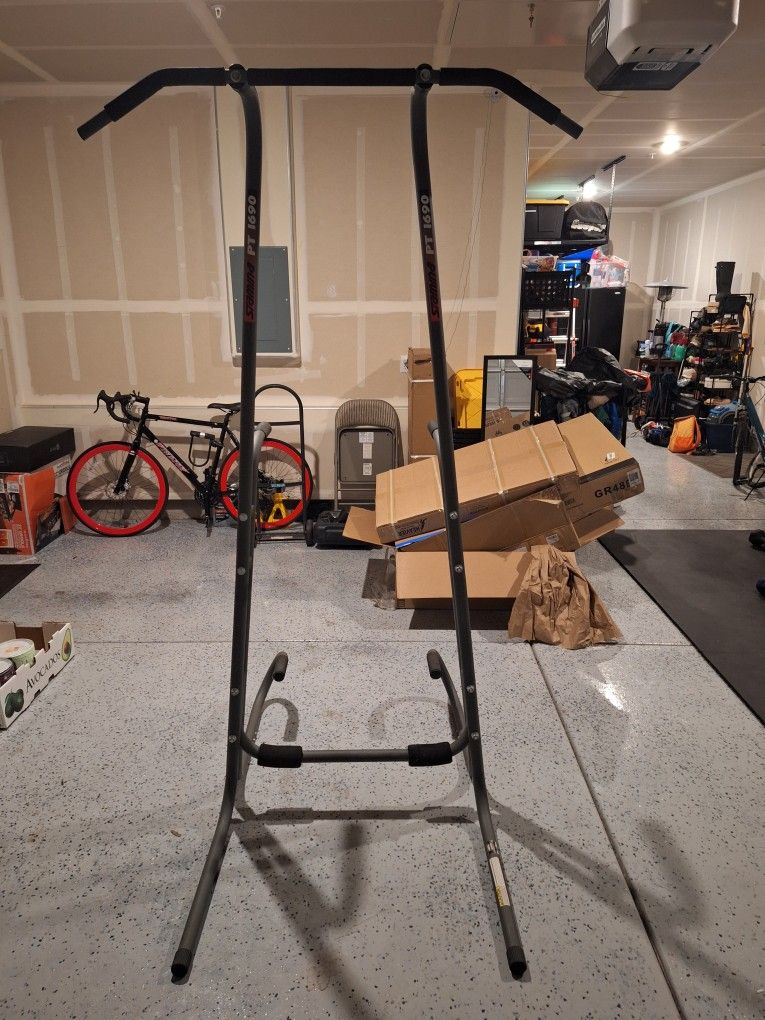 Free-standing Pull-up Bar