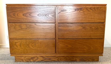 Circa late 1960s MCM Danish style 6-drawer oak dresser