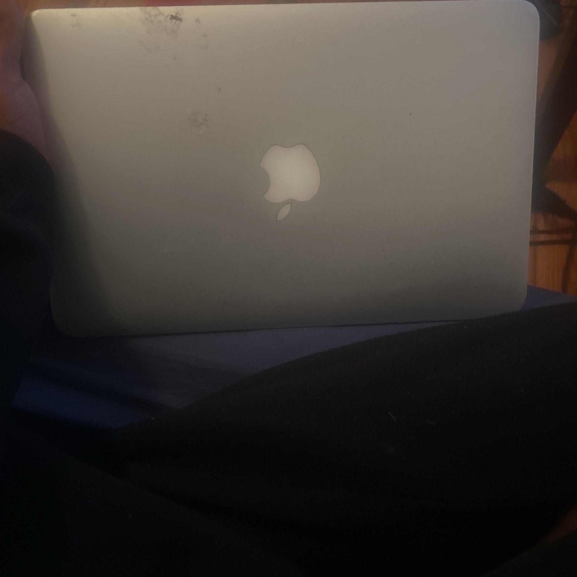MacBook Air (No Charger included) Not Firm on price