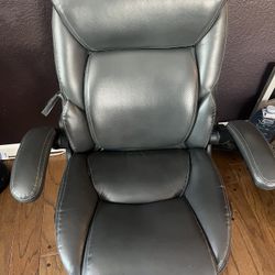 FREE OFFICE CHAIR 
