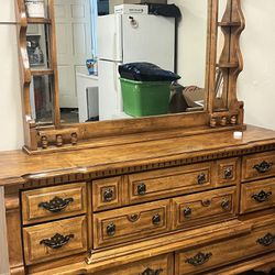 Matching Dressers And End Tables 