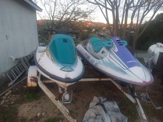 2 Jet skis & Trailer $600 OBO