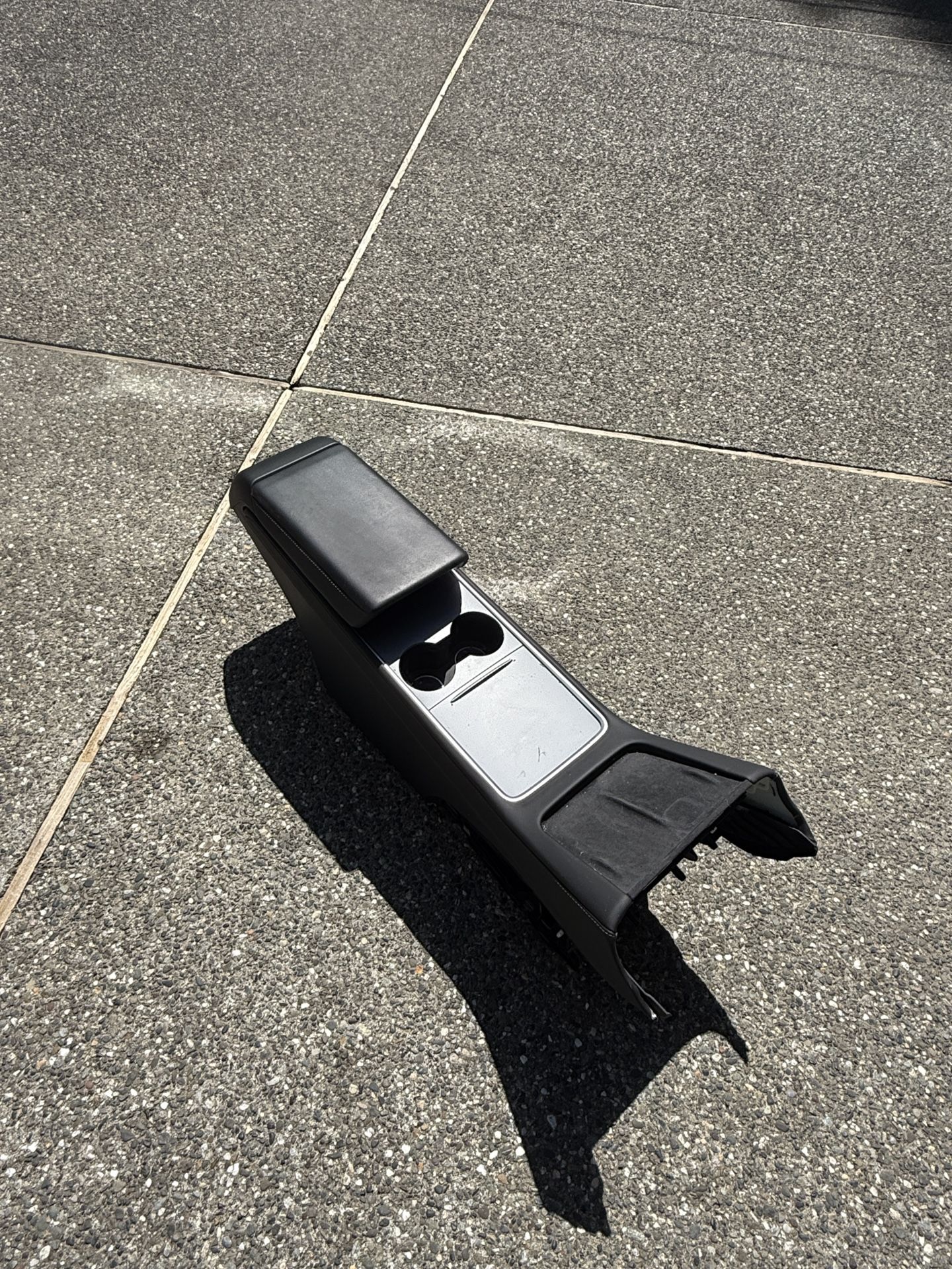 Tesla Model 3/Y Center Console
