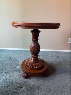 Classic Ethan Allan pineapple table