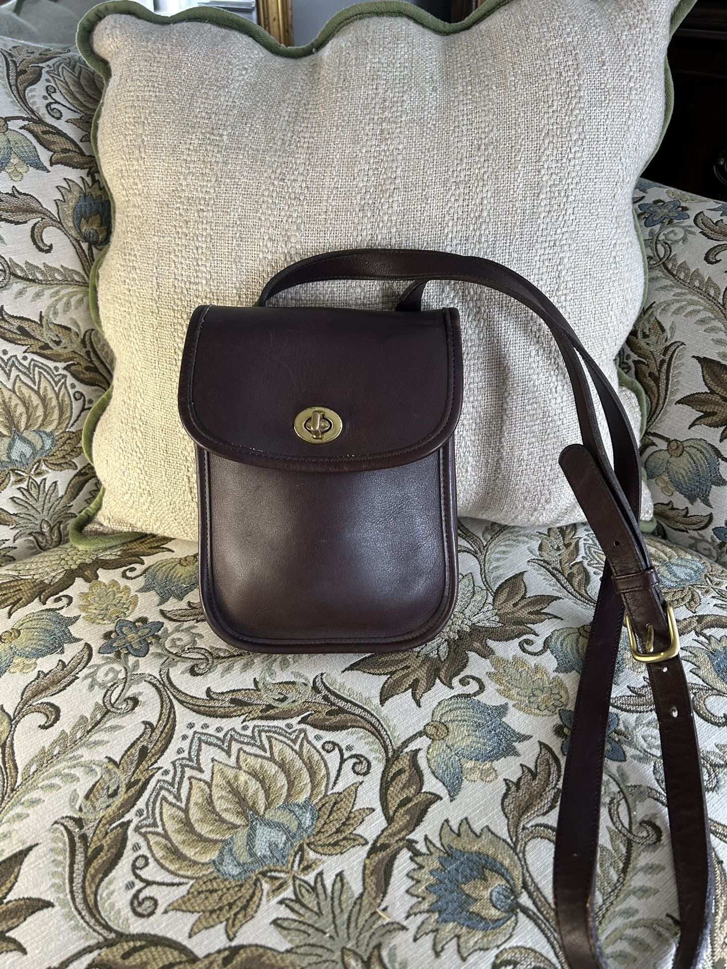 Vintage Couch Crossbody