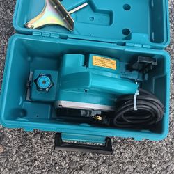 Makita KP0800 3-1/4in Power Planer Almost New Condition in Case With Tools. For Pick Up Fremont Seattle. No Low Ball Offers Please. No Trades. 