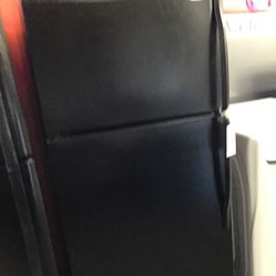 Whirlpool 17 Cu Ft Top And Bottom Fridge. 1 year Warranty 
