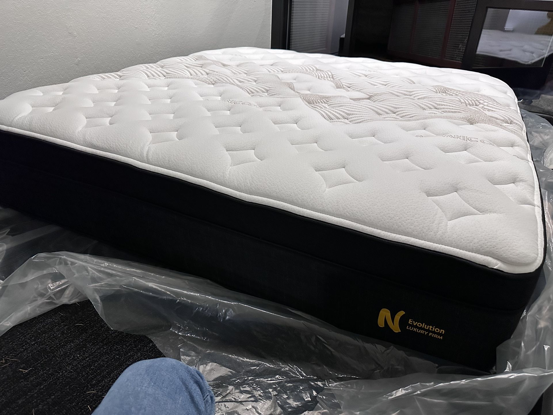 Nolah Evolution Luxury Firm (king) Mattress for Sale in Kent, WA OfferUp