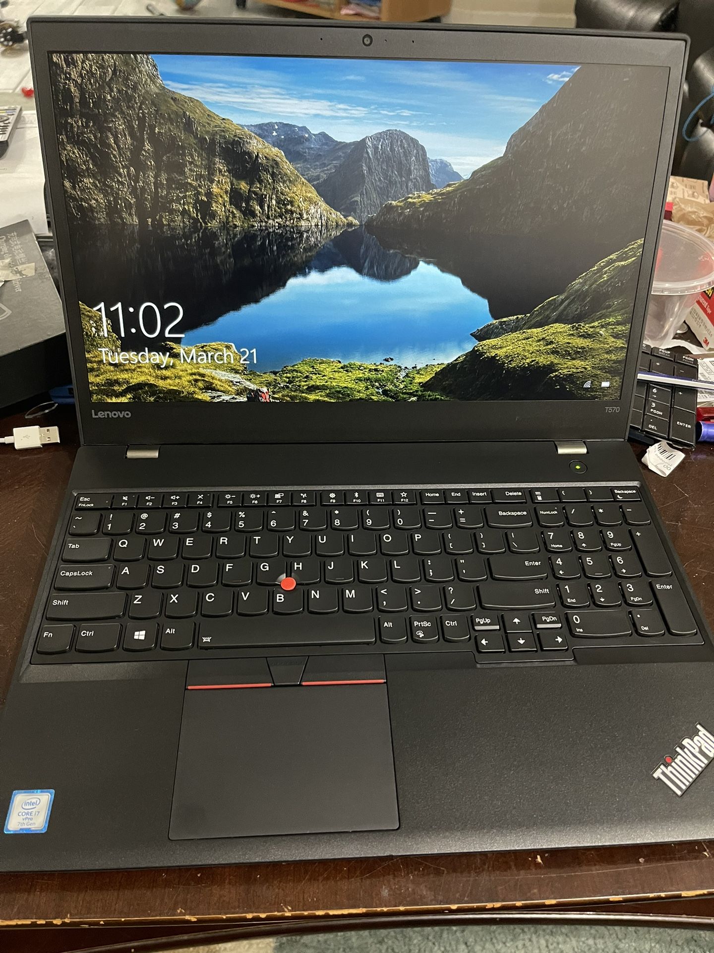 Lenovo ThinkPad T570 15.6 Inch Intel Core i7 7th  16gb Ram 256gb SSD Win 10 Nvidia GeForce 940MX 2GB Graphics Microsoft Office. Charger.