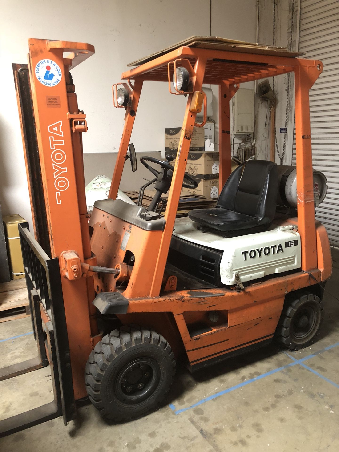 Pre-owned Toyota Forklift model4FGL15 capacity 3000 lbs. working condition. New battery