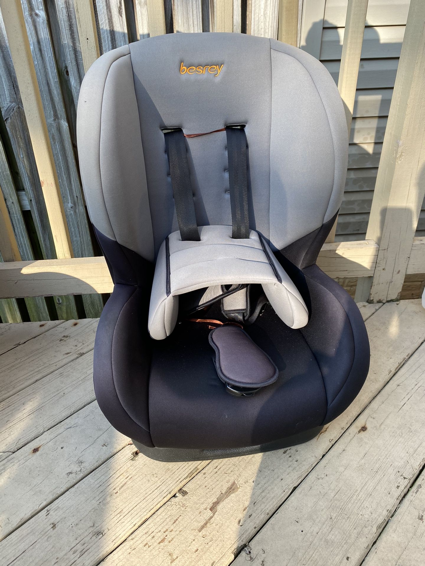 2 car seats available (exactly the same)