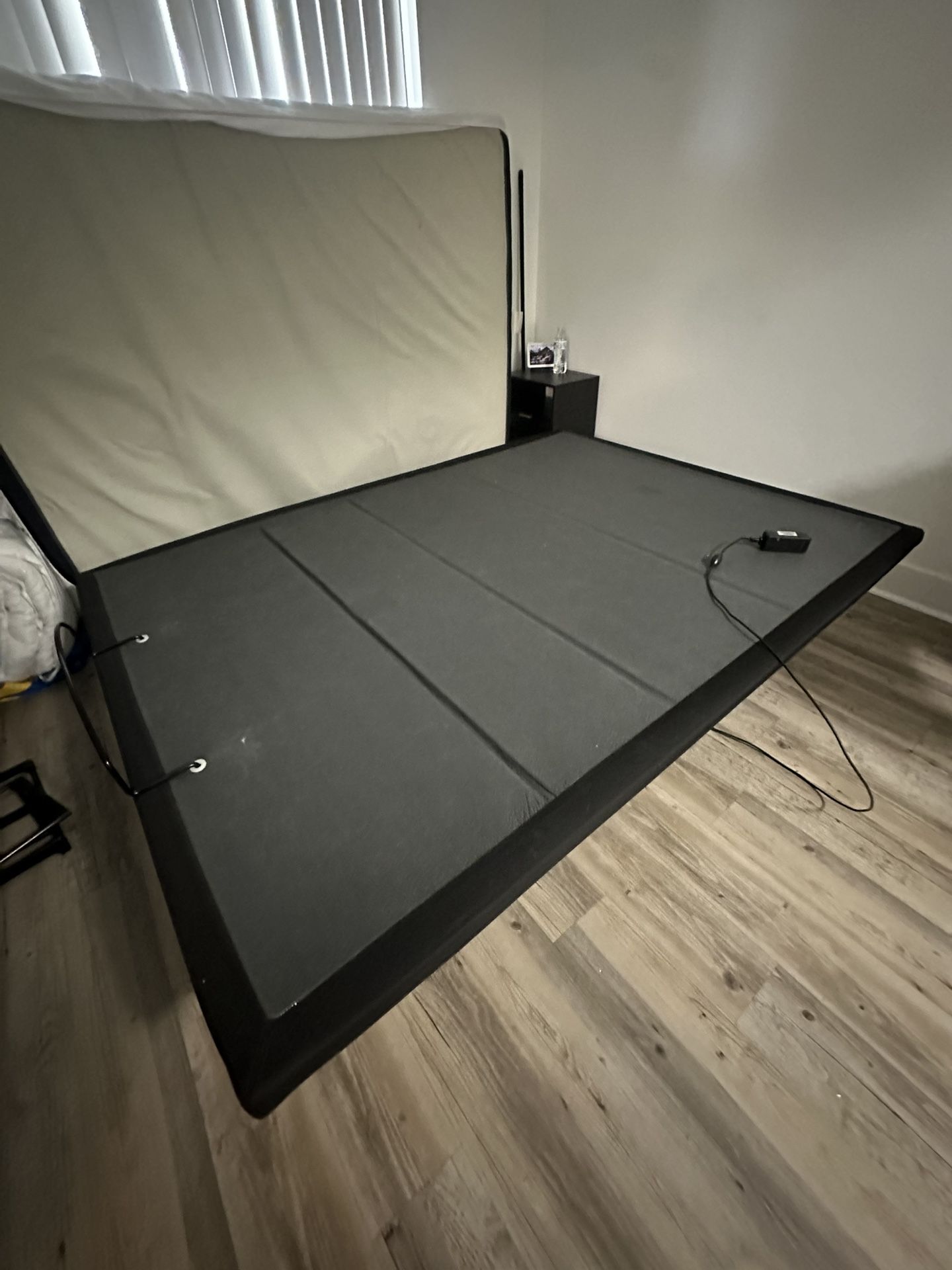 QUEEN ADJUSTABLE BED FRAME