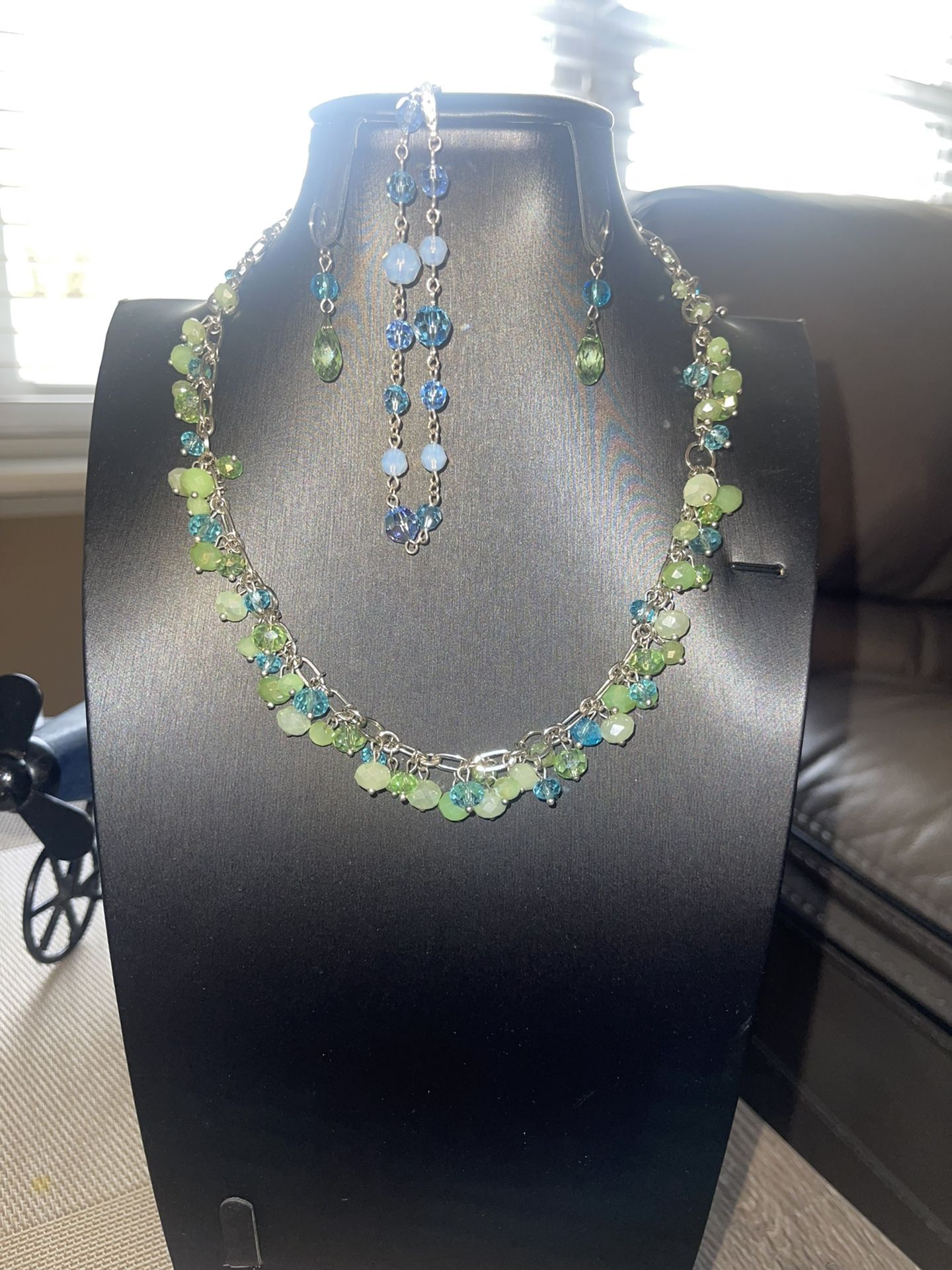 BRAND NEW - Costume Jewelry - Light Green/Turquoise Crystal Stones Necklace, Bracelet & Earrings Set - Med Length