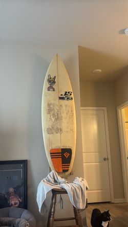Js studios surfboard. 6’0 tri fin