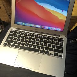 MacBook air 11.7”Intel core i7, 8GB RAM,500GB flash, MacOS Monterey with charger 189$ Firm price