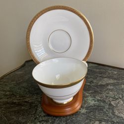 Vintage ROYAL DOULTON ROYAL GOLD Cup & Saucer H 4980